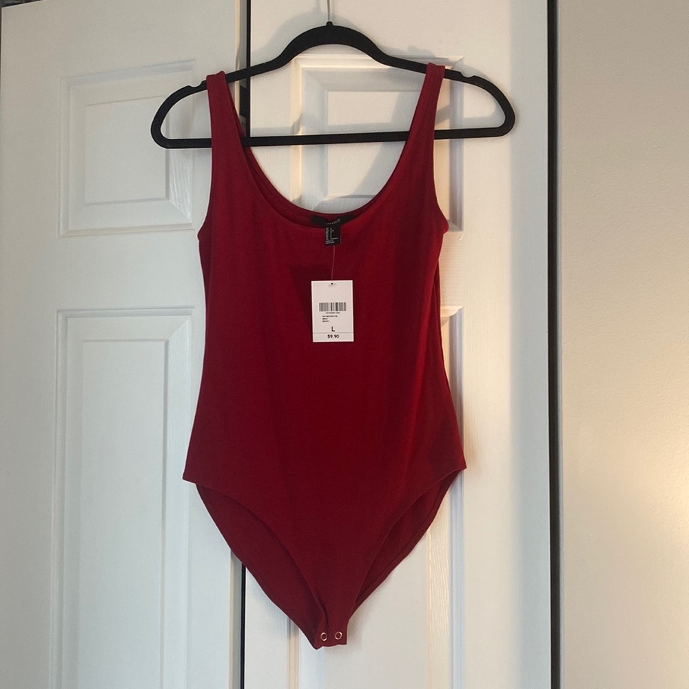 NWT. Woman’s Forever21 red bodysuit. Size large.
